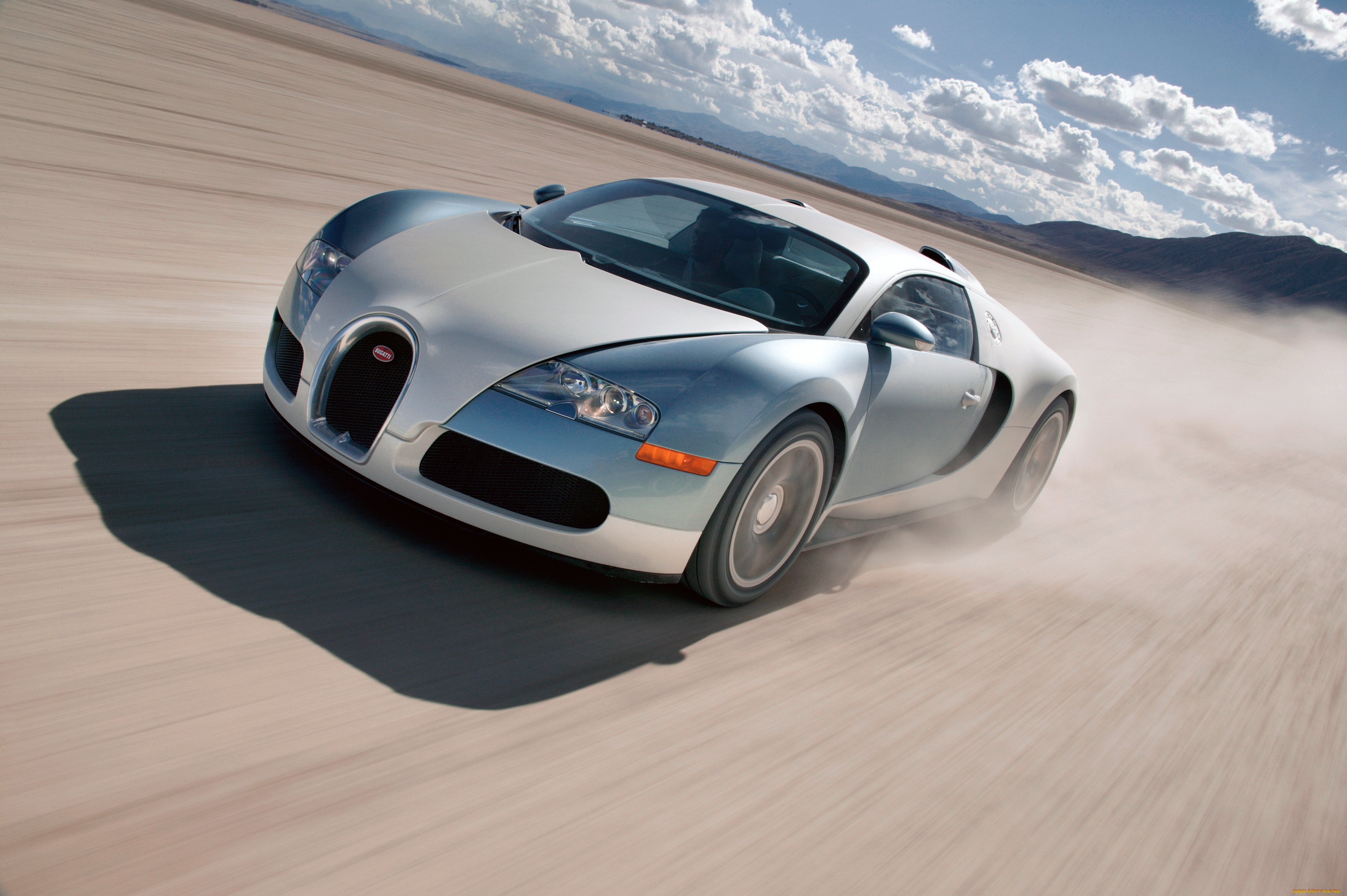 Какая машина нравится. Bugatti Veyron 16.4 2005. Bugatti Veyron 2005. Бугатти Вейрон 2005 года. Суперкар Бугатти Вейрон.